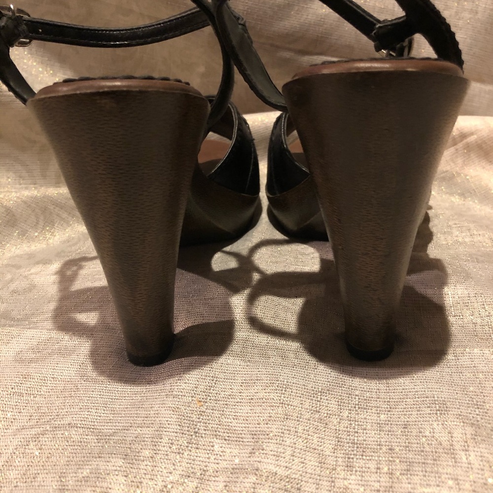 Heels - Picture 4 of 4